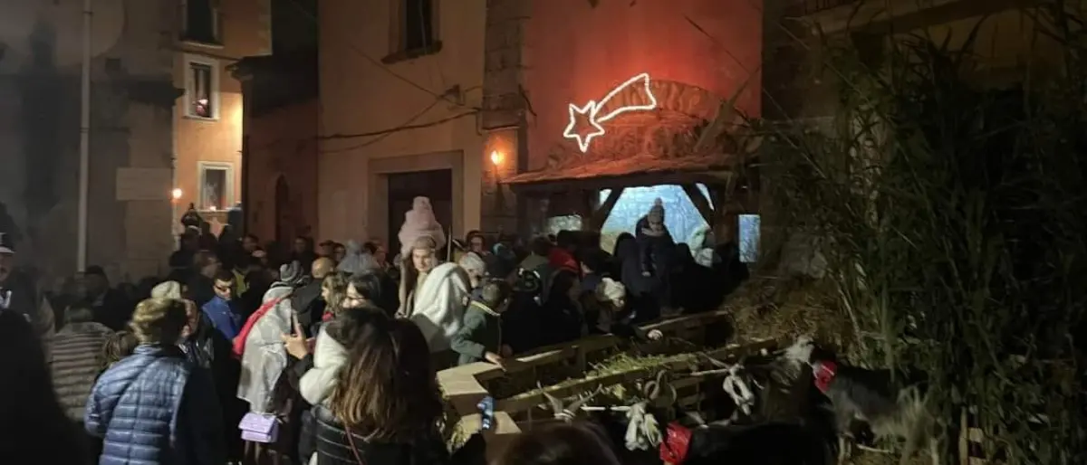 Aiello, tanti i visitatori del presepe vivente. Il sindaco Lepore: «Iniziativa fondamentale per il nostro borgo»