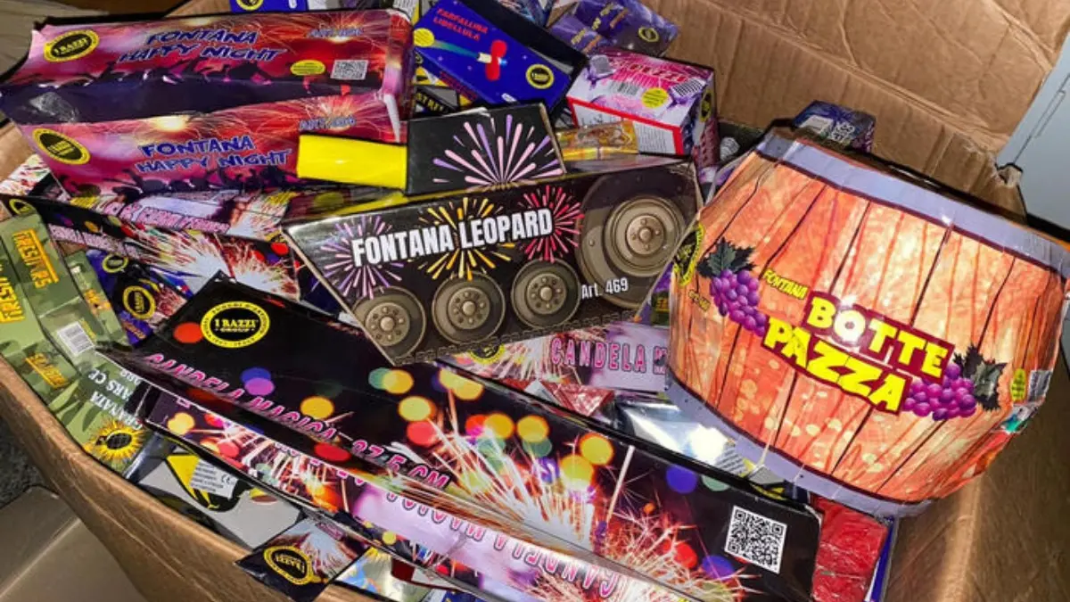 I botti di Capodanno sequestrati dalla Guardia di finanza a tre grossisti operanti tra il distretto industriale fiorentino dell\\'Osmannoro, nel comune di Sesto Fiorentino, e Campi Bisenzio, 31 dicembre 2019. ANSA/ GDF +++ ANSA PROVIDES ACCESS TO THIS HANDOUT PHOTO TO BE USED SOLELY TO ILLUSTRATE NEWS REPORTING OR COMMENTARY ON THE FACTS OR EVENTS DEPICTED IN THIS IMAGE; NO ARCHIVING; NO LICENSING +++ , ANSA