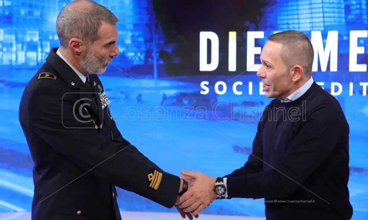 Il comandante dell'Aeronautica militare calabrese in visita agli studi di LaC | VIDEO