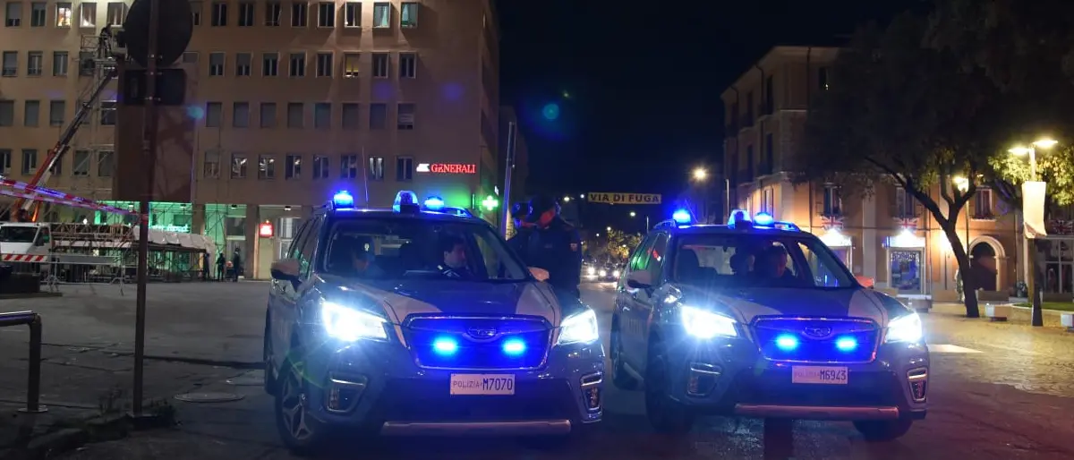 Cosenza, inseguito per le vie della città dalla polizia: aveva 30 dosi tra cocaina ed eroina\n