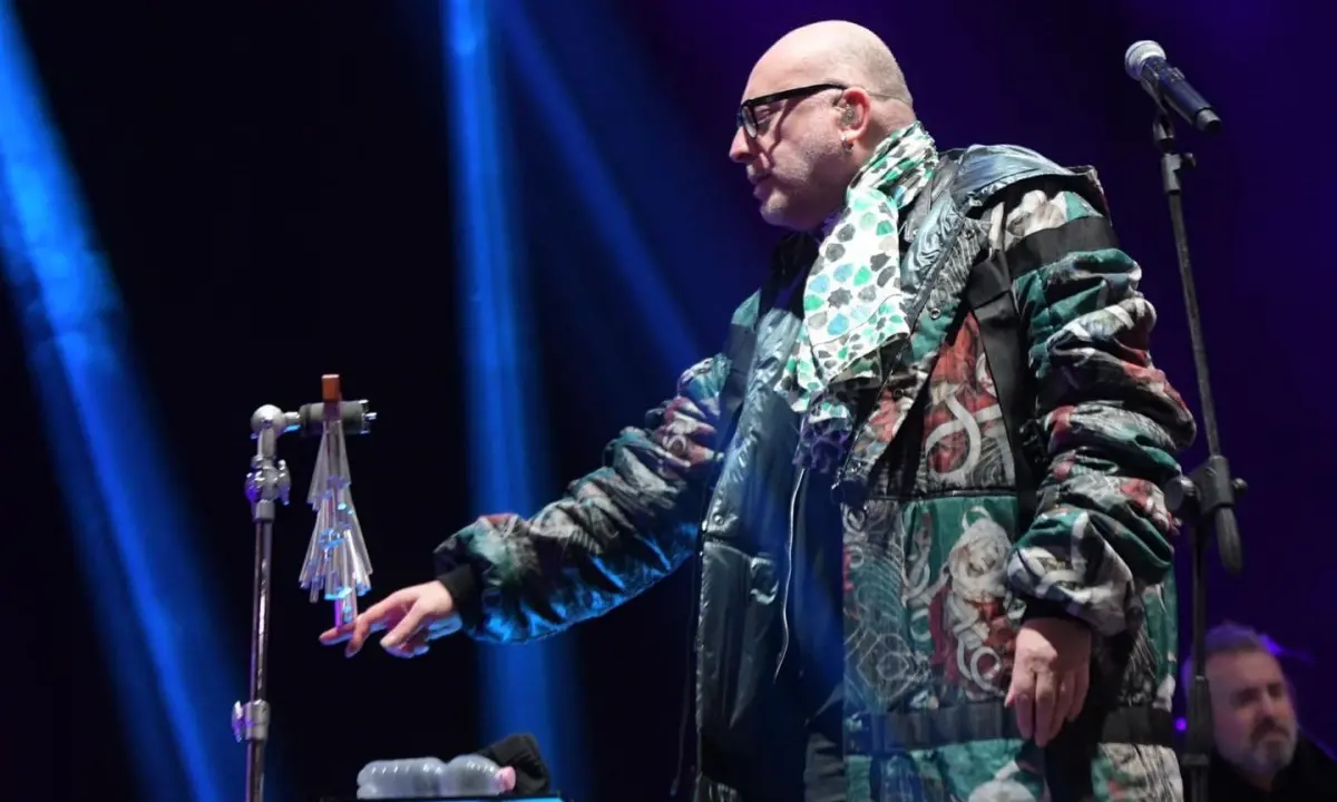 Cosenza canta con Mario Biondi: in migliaia al concerto di Capodanno | FOTO