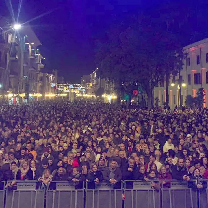 Notte di Capodanno a Cosenza, ecco l'ordinanza su bevande, botti e fuochi d'artificio
