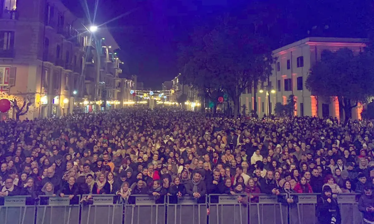 Notte di Capodanno a Cosenza, ecco l'ordinanza su bevande, botti e fuochi d'artificio