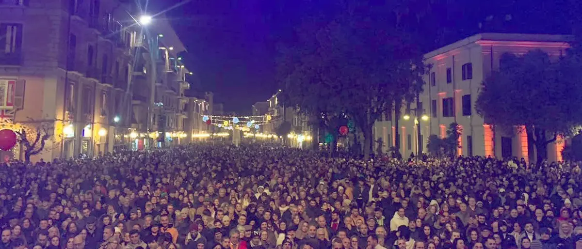 Notte di Capodanno a Cosenza, ecco l'ordinanza su bevande, botti e fuochi d'artificio
