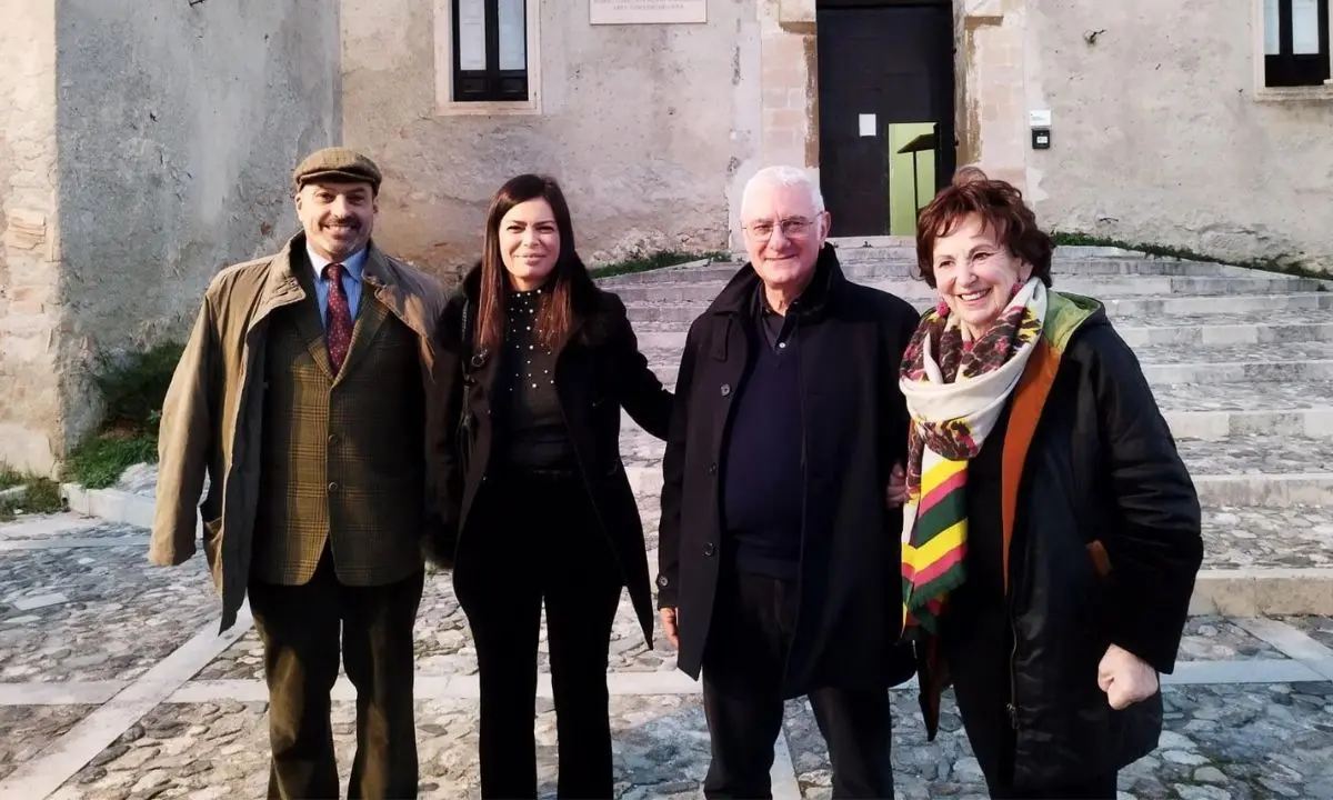 Rende, inaugurata al Castello \"Vetrate\", l'opera di Pirri