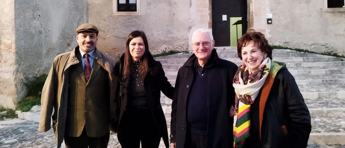 Rende, inaugurata al Castello \"Vetrate\", l'opera di Pirri