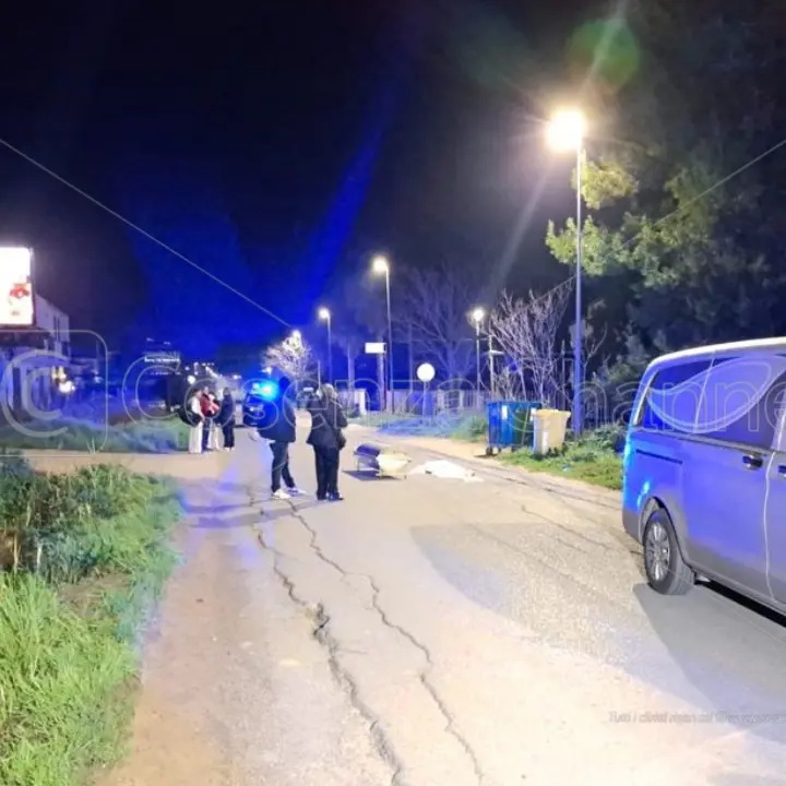 Investito e ucciso a Corigliano-Rossano, si costituisce il conducente dell'auto killer: è un minorenne