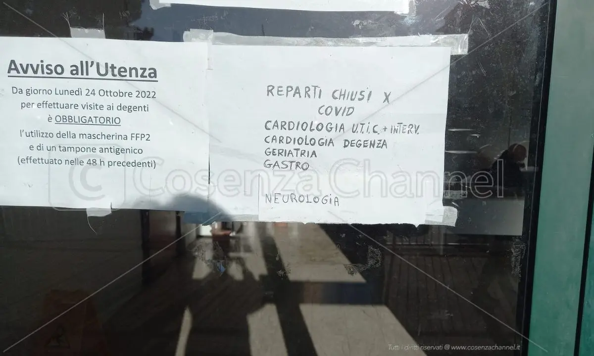Falso cartello all'Annunziata, la direzione: «Esposto in Procura». E intanto De Salazar prepara la rivoluzione