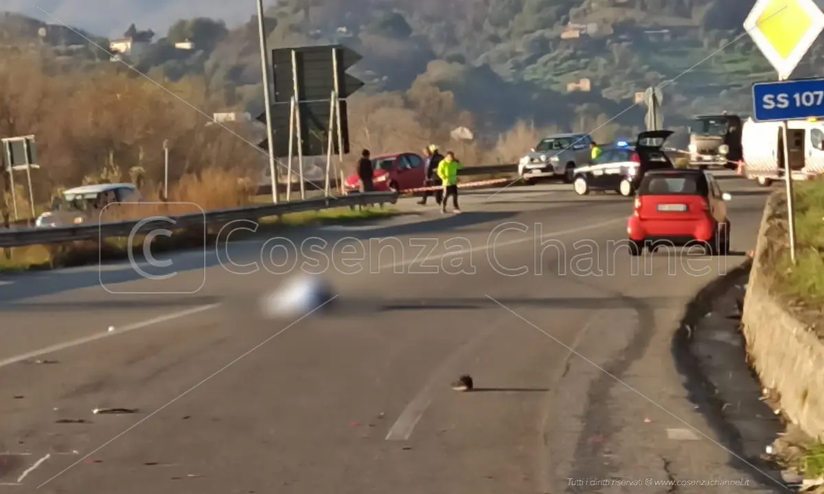 Rende, tragico incidente sulla Ss 107: investito e ucciso mentre andava al bar | VIDEO