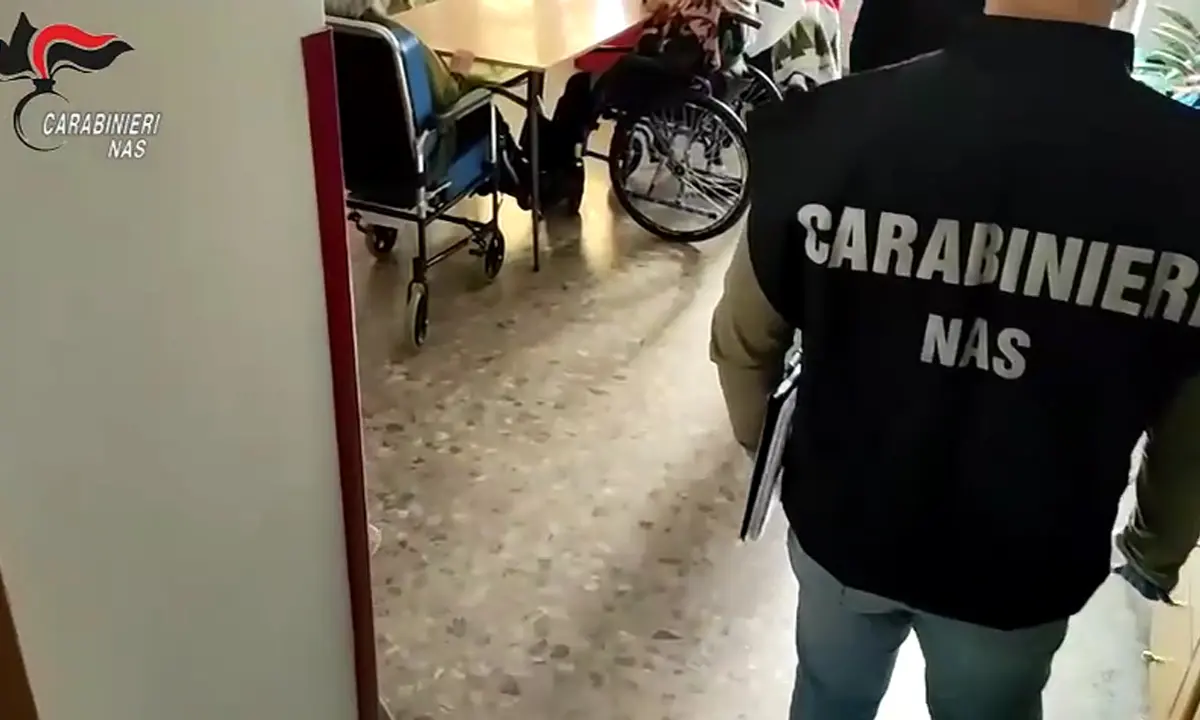Cosenza, casa riposo e casa famiglia sovraffollate e con infiltrazioni | VIDEO