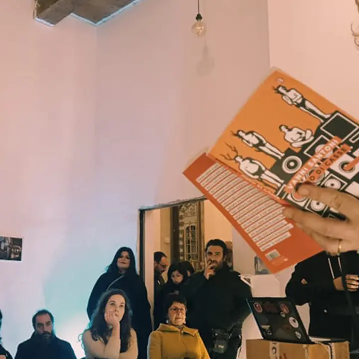 Vanni Santoni a Cosenza: colpiscono i free party per rubare alla gente gli spazi pubblici | VIDEO