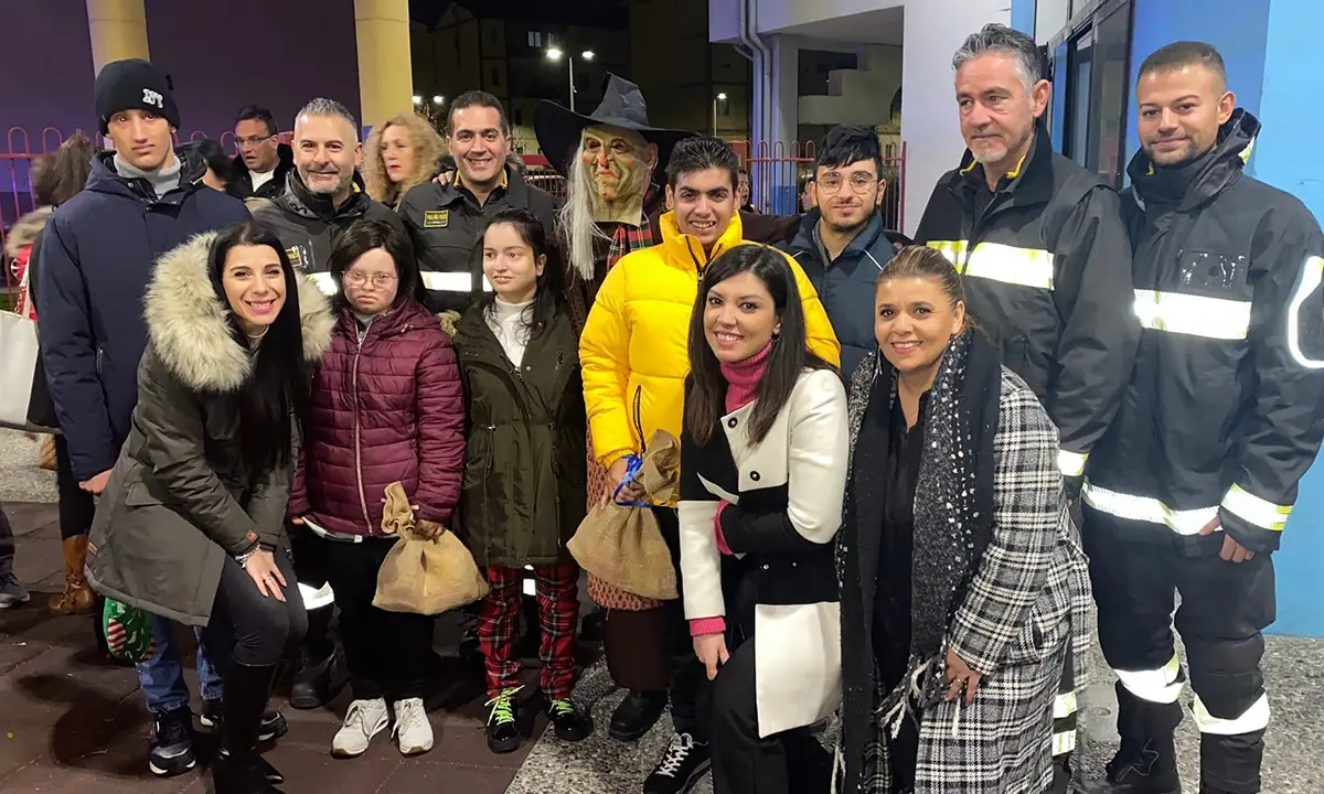 Cosenza, a via Popilia arriva la Befana dei Vigili del Fuoco