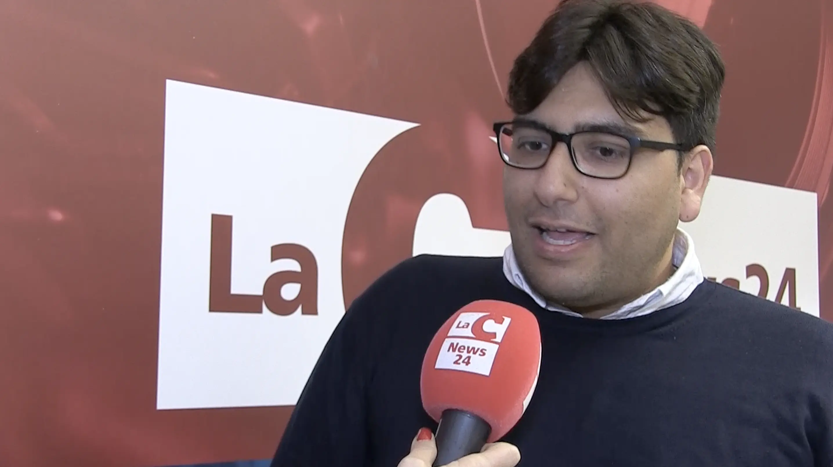 Fiore Manzo, attivista rom e plurilaureato: «Ribaltiamo i pregiudizi» | VIDEO