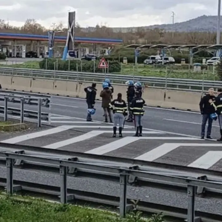 Calcio violento, guerriglia annunciata: i tifosi si erano dati appuntamento | VIDEO