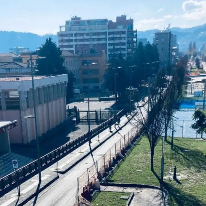 «Follia distruggere viale Mancini per realizzare un campo di basket»