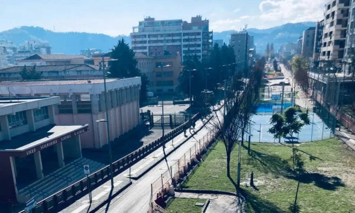 «Follia distruggere viale Mancini per realizzare un campo di basket»
