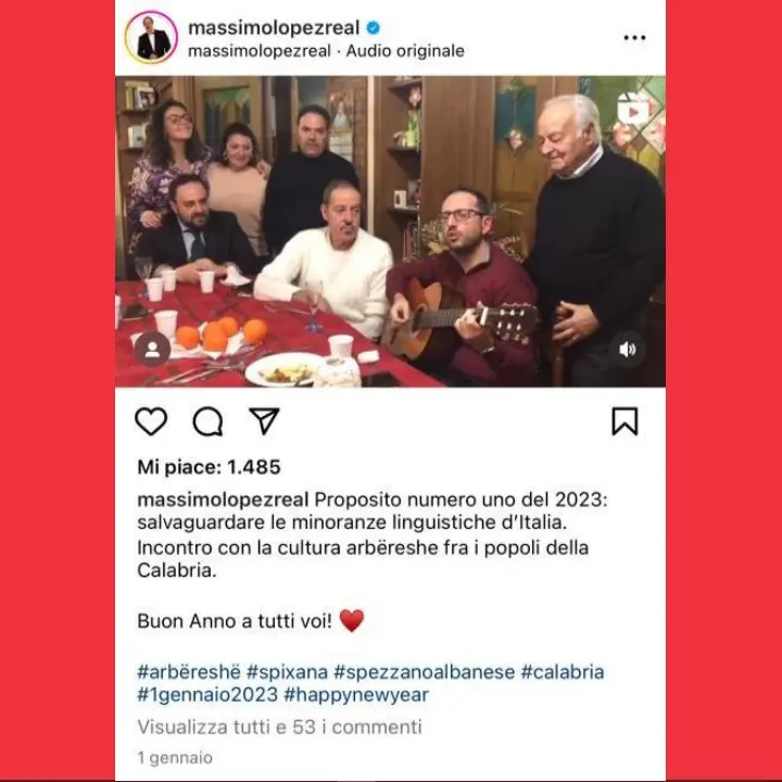 Massimo Lopez canta in a arbëreshë a Spezzano Albanese: il video pubblicato su Instagram