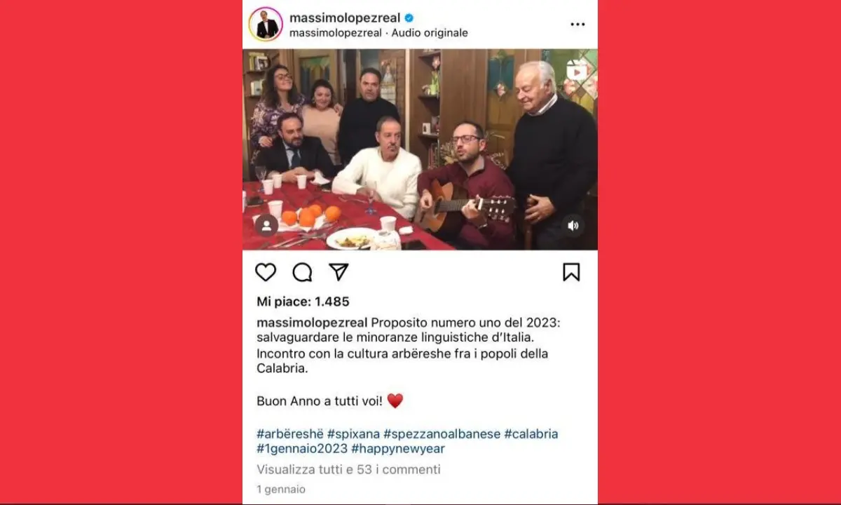 Massimo Lopez canta in a arbëreshë a Spezzano Albanese: il video pubblicato su Instagram