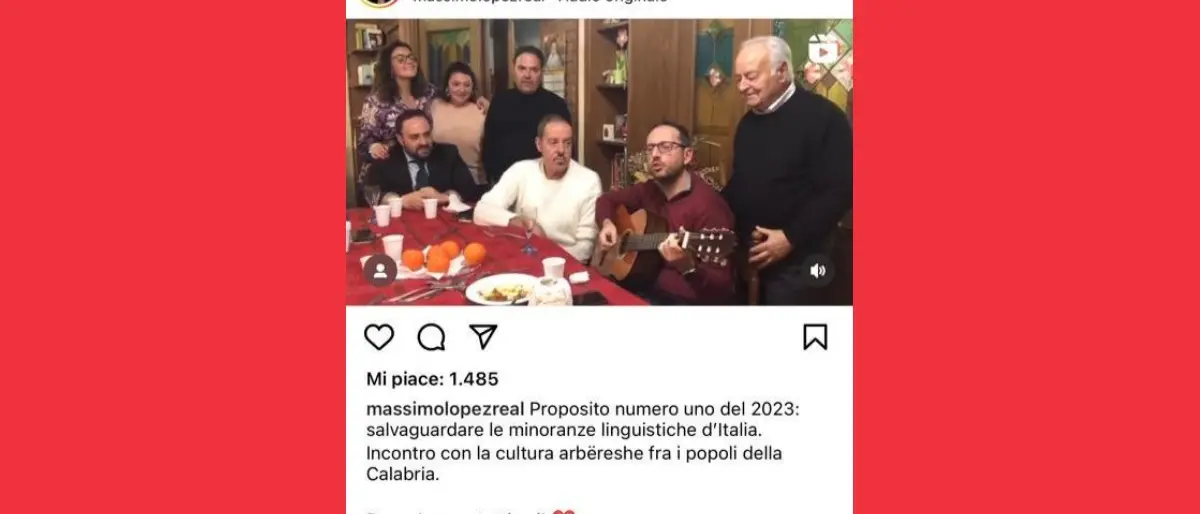 Massimo Lopez canta in a arbëreshë a Spezzano Albanese: il video pubblicato su Instagram