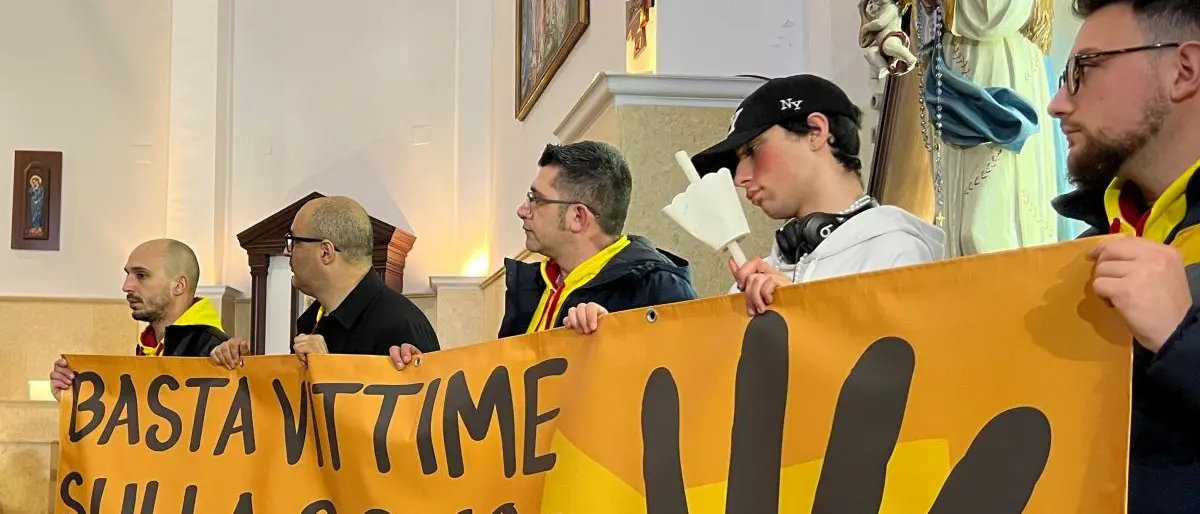 Corigliano Rossano, fiaccolata in ricordo delle vittime della 106 | VIDEO