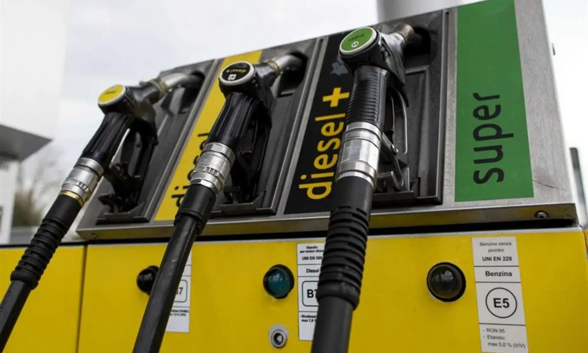 Prezzi carburante, scattano i controlli della Finanza: quasi 10mila violazioni in due anni