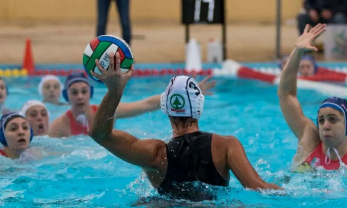 Pallanuoto femminile, il Cosenza sfida il Napoli per il primato