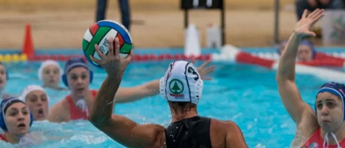 Pallanuoto femminile, il Cosenza sfida il Napoli per il primato