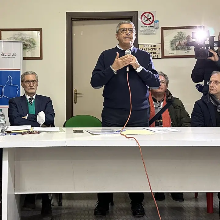 Cassano, per ordine pubblico il sindaco blocca la costruzione dell'antenna 5G