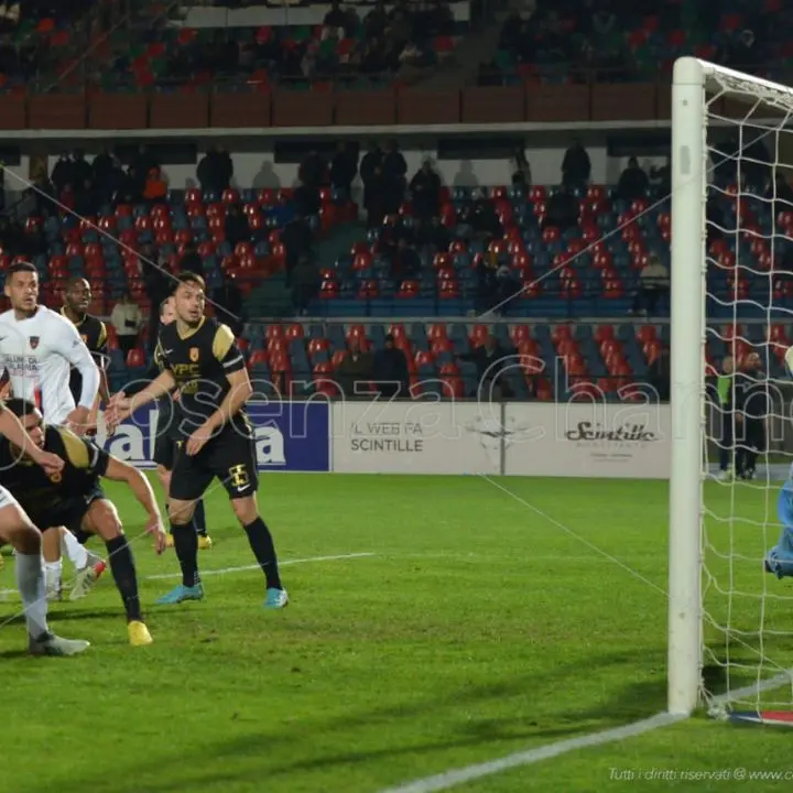 Vaisanen salva il Cosenza dall'ennesima sconfitta: pari col Benevento