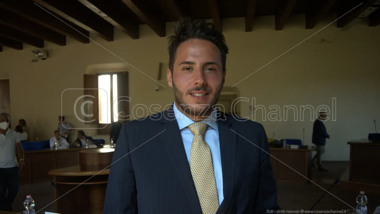 Acri, Feraudo invoca le dimissioni del sindaco Pino Capalbo