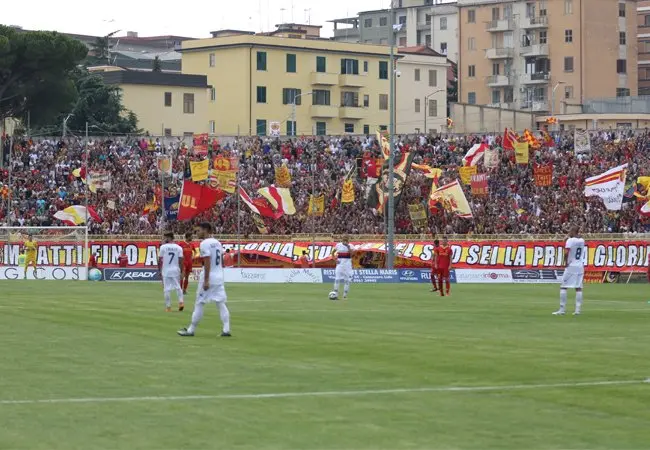 Catanzaro-Cosenza, 20 indagati per il derby di febbraio 2015