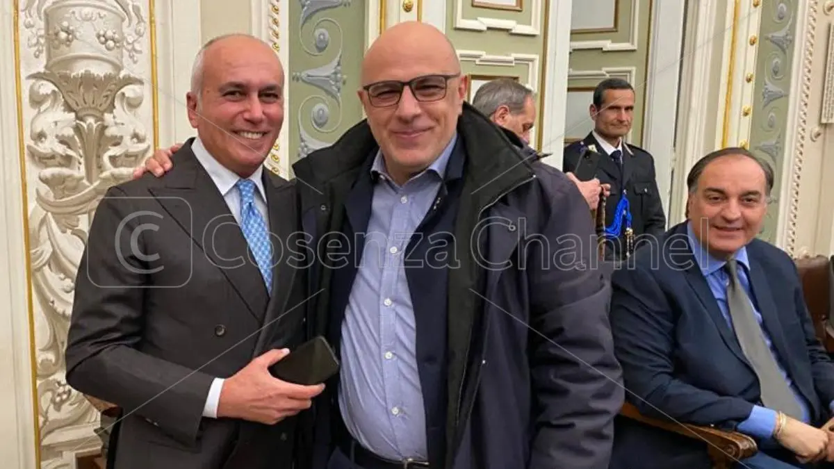 Cosenza, De Cicco indicherà un suo nome per la giunta. Rottura ufficiale tra Caruso e Incarnato