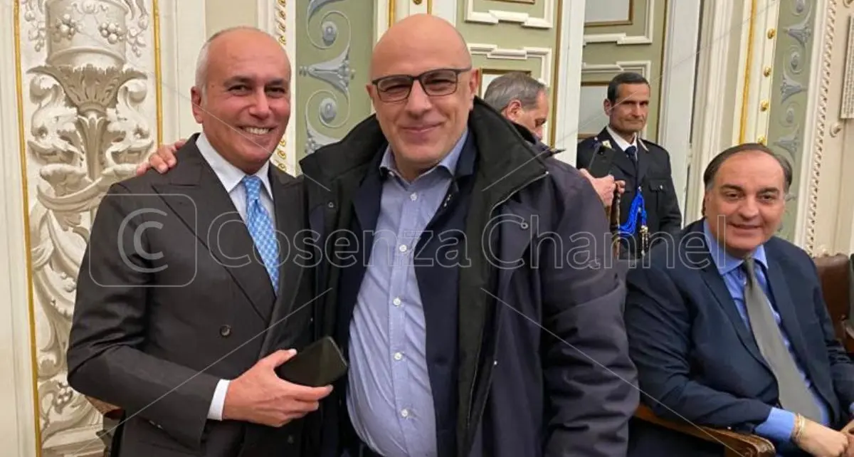Cosenza, De Cicco indicherà un suo nome per la giunta. Rottura ufficiale tra Caruso e Incarnato