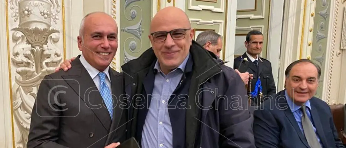 Cosenza, De Cicco indicherà un suo nome per la giunta. Rottura ufficiale tra Caruso e Incarnato