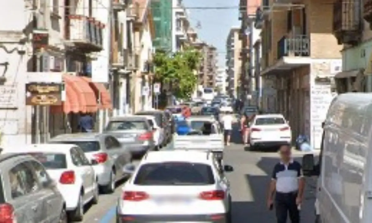 Cosenza, via XXIV maggio sempre più \"ammalata\" di buio e degrado