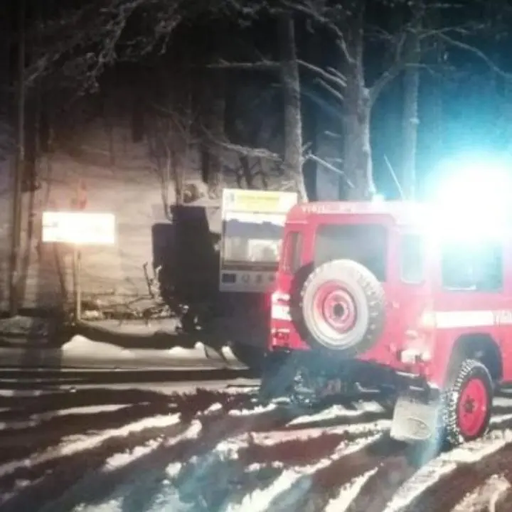 Bufera di neve in Sila, escursionisti bloccati a bordo di alcuni fuoristrada