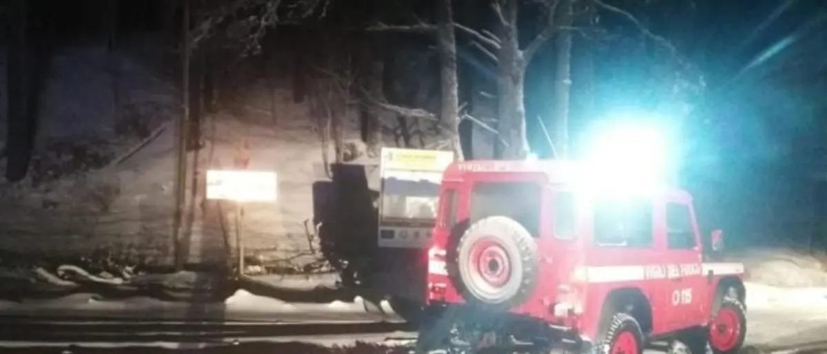 Bufera di neve in Sila, escursionisti bloccati a bordo di alcuni fuoristrada