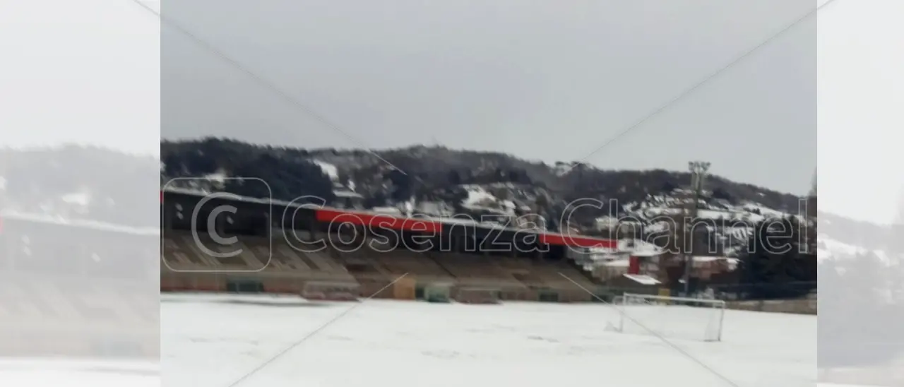 Troppa neve sul terreno di gioco del comunale di Acri: rinviata la partita con la Morrone