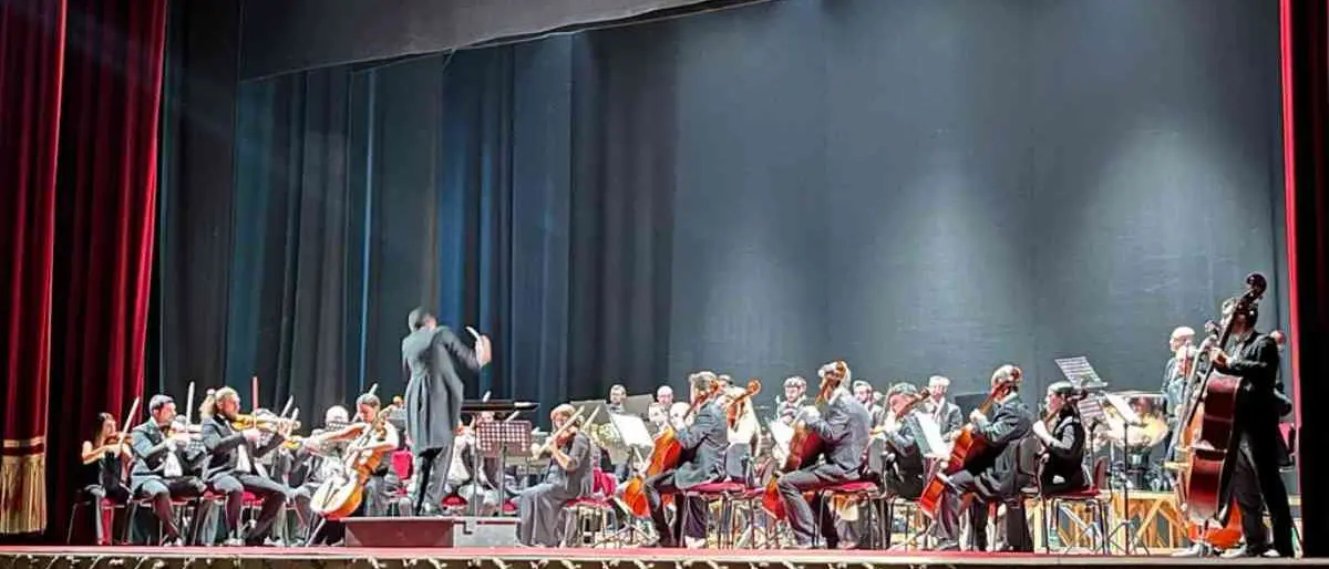 \"Armonie di Natale\", al Rendano un nuovo concerto dell'Orchestra Sinfonica Brutia