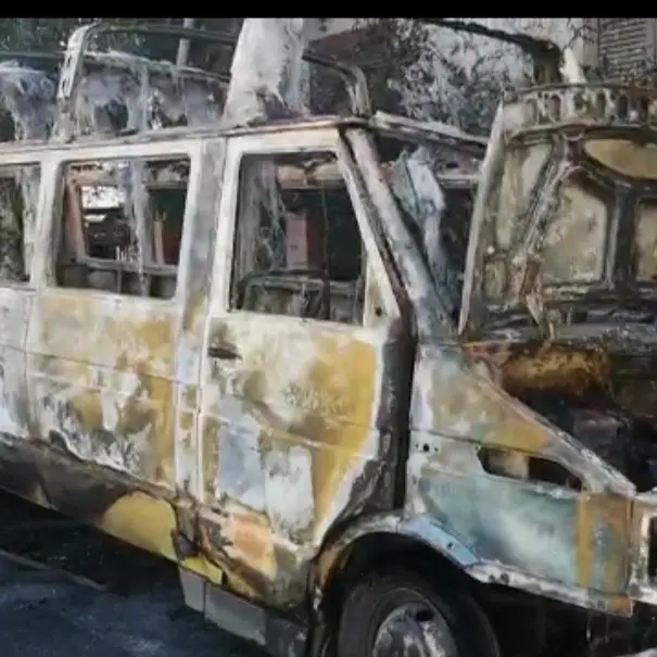 Scuolabus in fiamme a Fuscaldo, Italia Viva esprime solidarietà agli studenti: «Sia fatta luce»