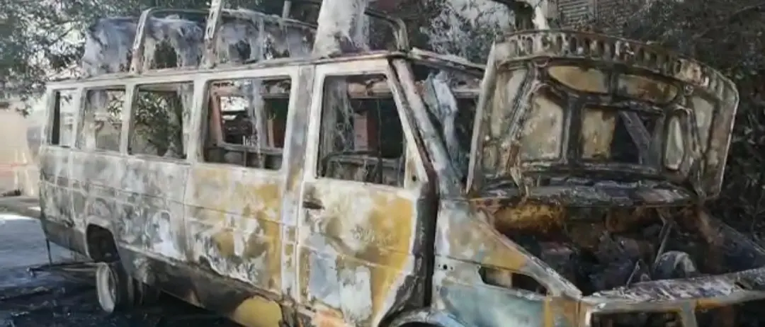 Scuolabus in fiamme a Fuscaldo, Italia Viva esprime solidarietà agli studenti: «Sia fatta luce»