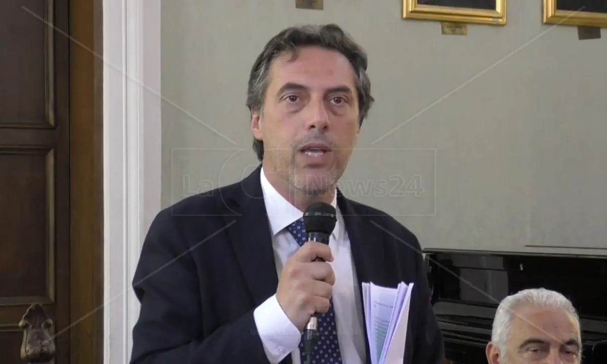 Medicina all'Unical, gli strali del sindaco di Catanzaro durante un'assemblea pubblica in Comune