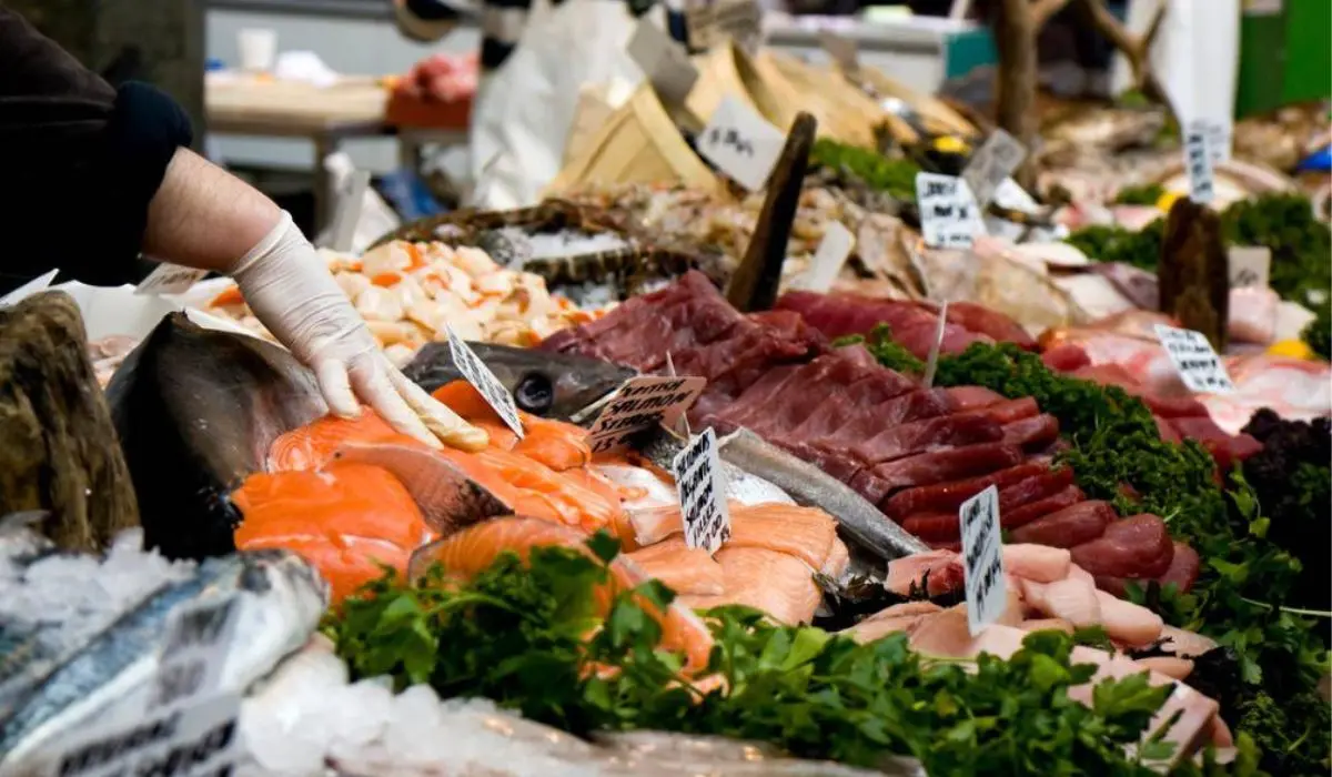 Vigilia di Natale, ecco cosa comprano i cosentini in pescheria