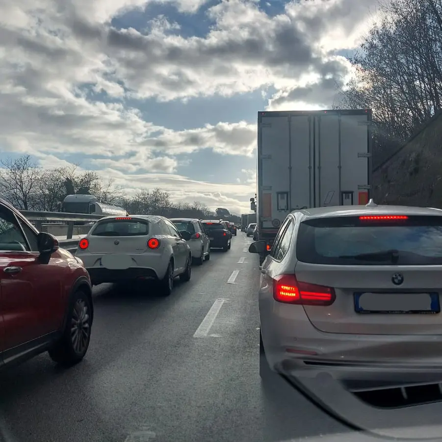 Cosenza, riaperta dopo la chiusura l'autostrada in direzione Sud dopo la rimozione di un mezzo pesante in avaria