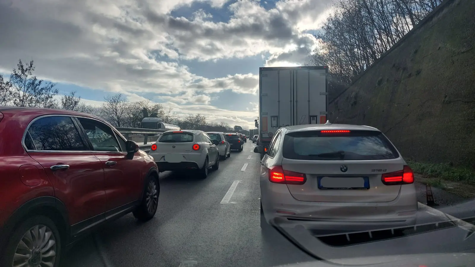 Cosenza, riaperta dopo la chiusura l'autostrada in direzione Sud dopo la rimozione di un mezzo pesante in avaria