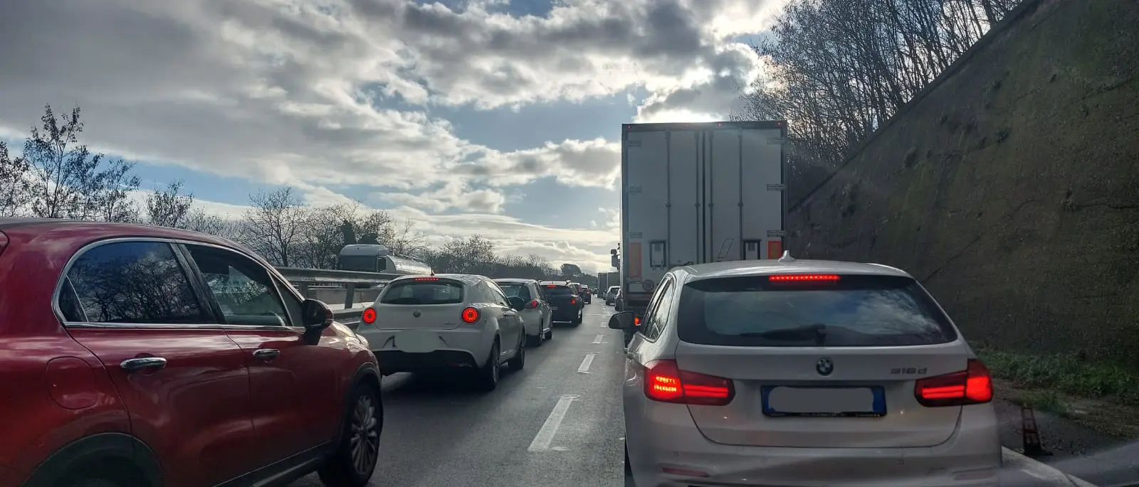 Cosenza, riaperta dopo la chiusura l'autostrada in direzione Sud dopo la rimozione di un mezzo pesante in avaria