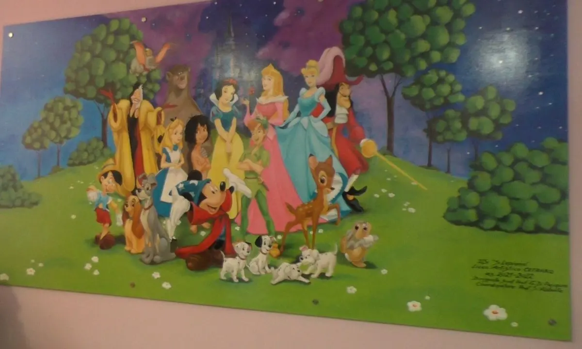 Cetraro, ragazzi del liceo artistico regalano 32 dipinti al reparto di Pediatria