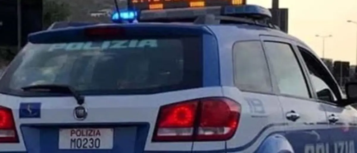 Auto contro guardrail a Mormanno, minorenne sbalzato fuori dall'abitacolo