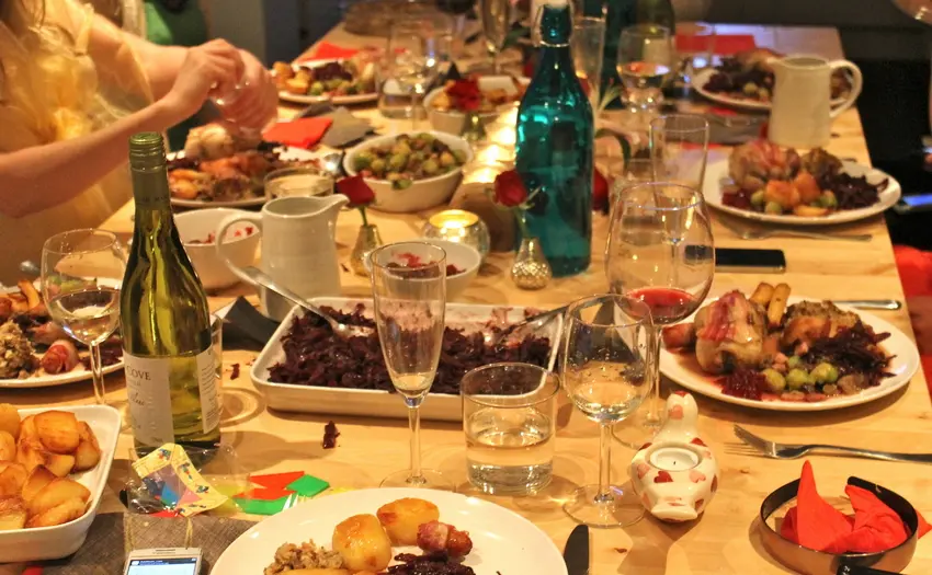 La tavola di Capodanno a Cosenza, ecco le portate tipiche tra lenticchie, melograno e chicchi d’uva
