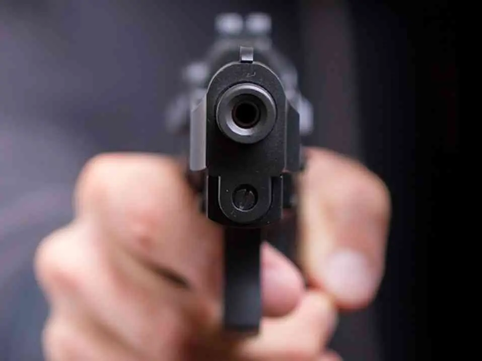 Ferito durante un funerale per aver comprato droga “sottobanco”, una condanna e due assoluzioni